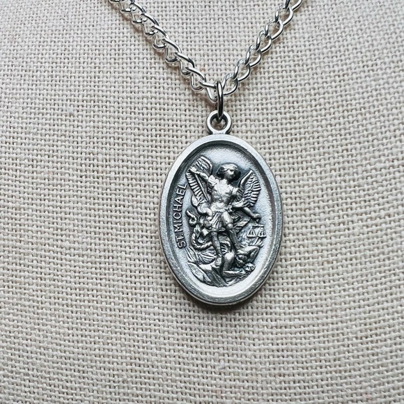 Guardian Angel Saint Michael Silver Healing Protection Pendant Necklace - Picture 6 of 6